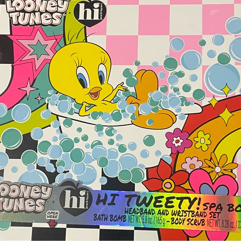 Looney Tunes Hi Tweety Spa Box Set- Bath Bombs, Body Scrub, and Headband Set!